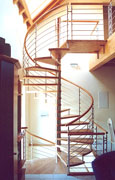 Spindeltreppen Holz und Edelstahl